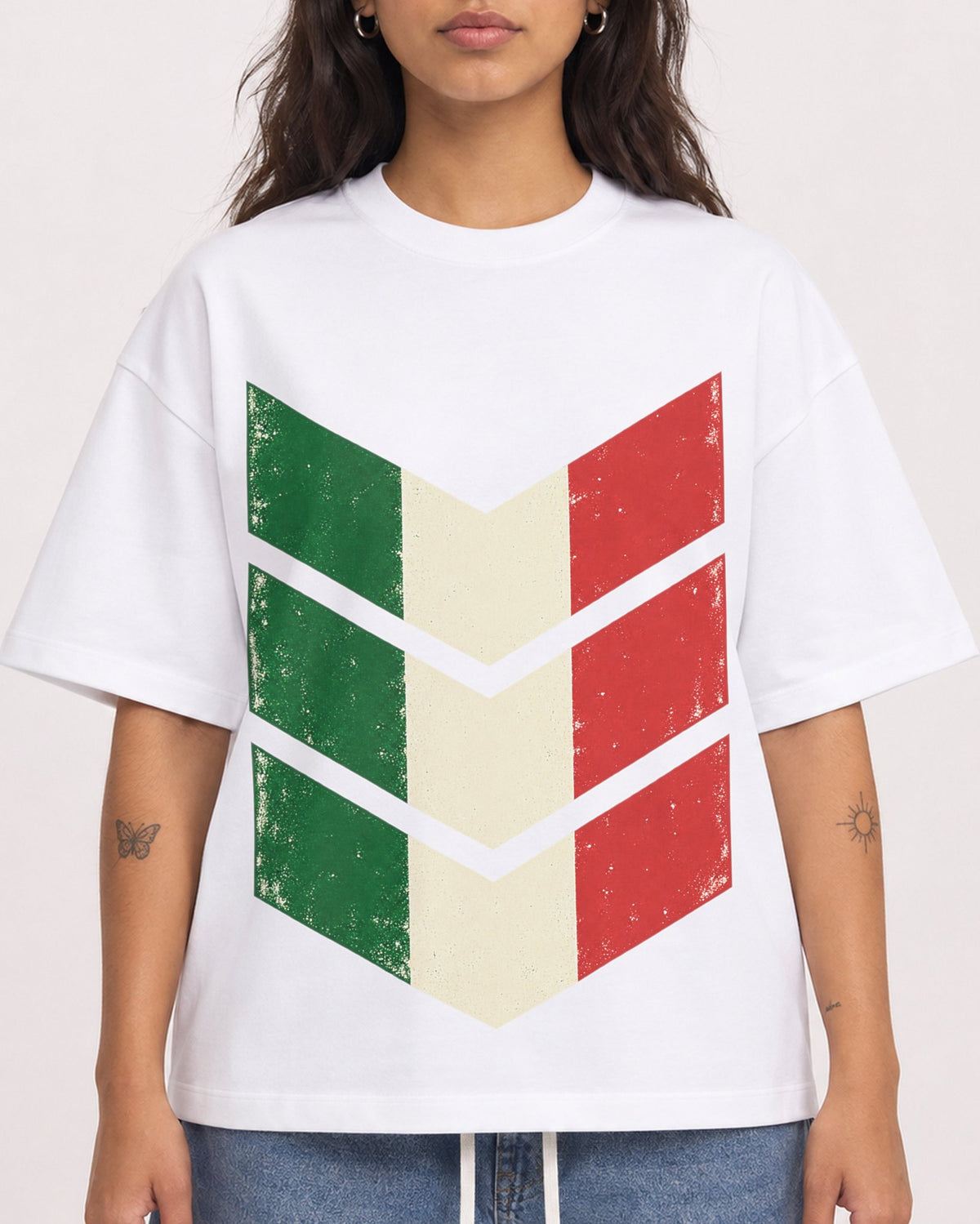 Mockup Boxy Heavyweight Tee White female close-up 06