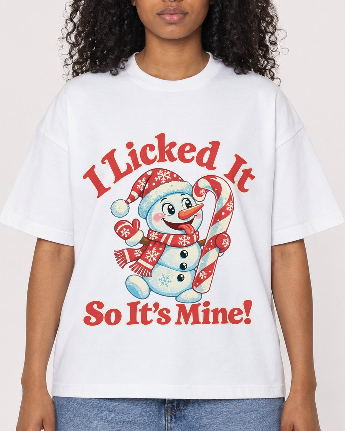 Mockup Boxy Heavyweight Tee White female close-up 05