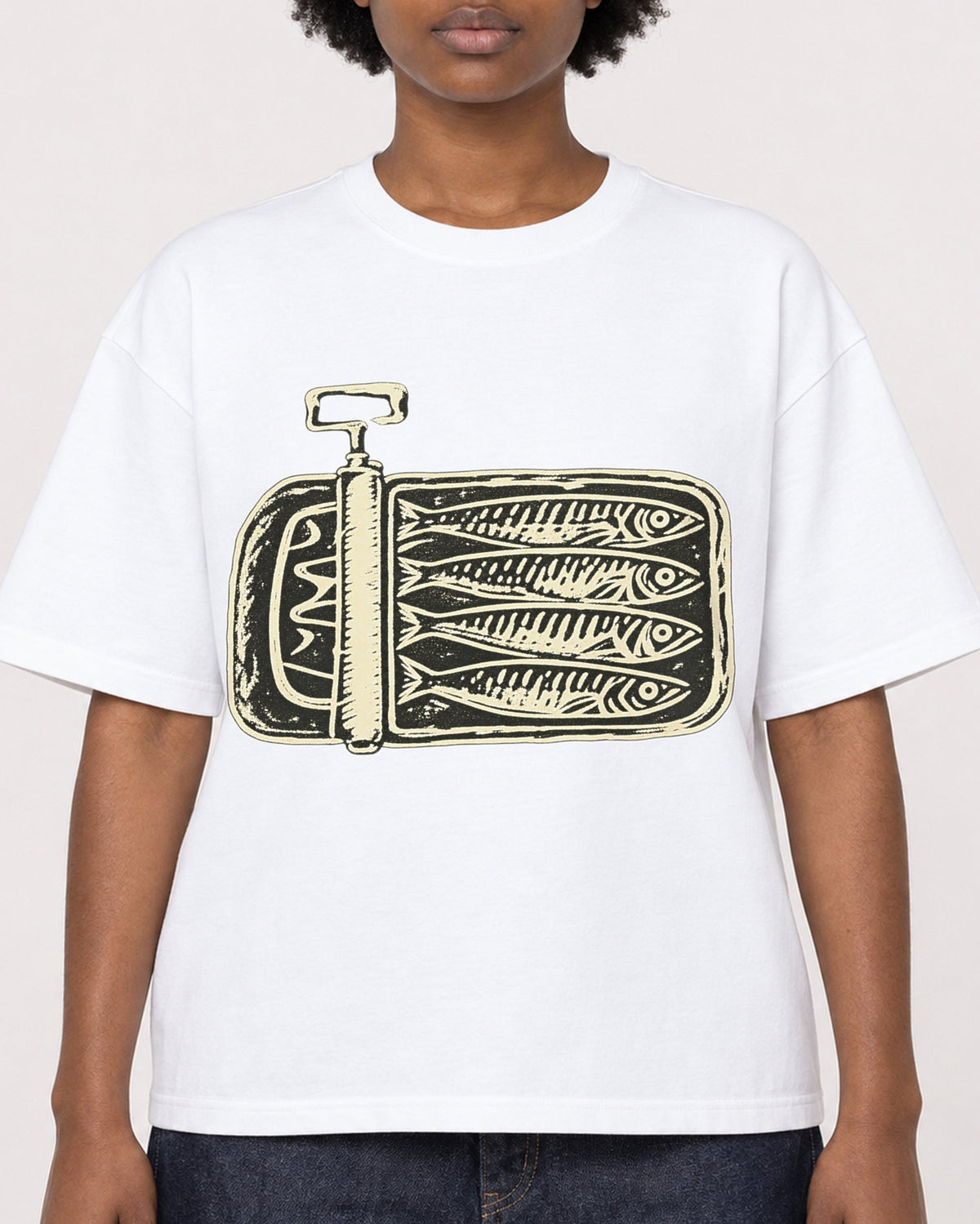 Mockup Boxy Heavyweight Tee White female close-up 14