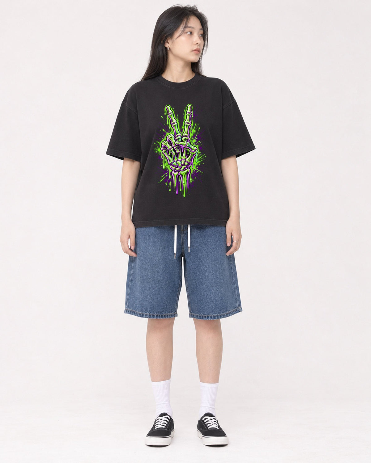 Mockup Boxy Heavyweight Tee Black female full-body 01