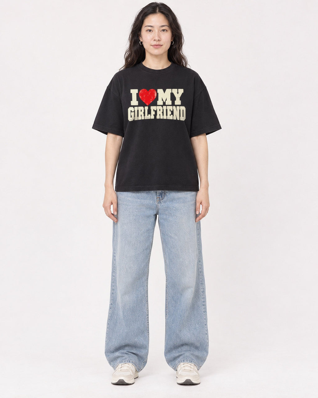 Mockup Boxy Heavyweight Tee Black female full-body 03