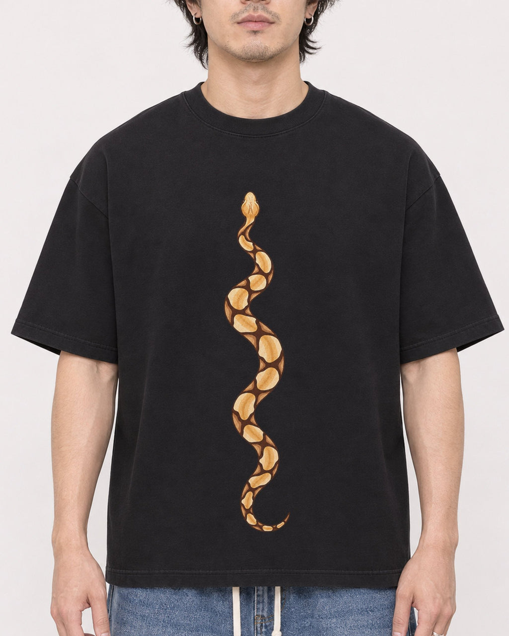 Mockup Boxy Heavyweight Tee Black male close-up 03