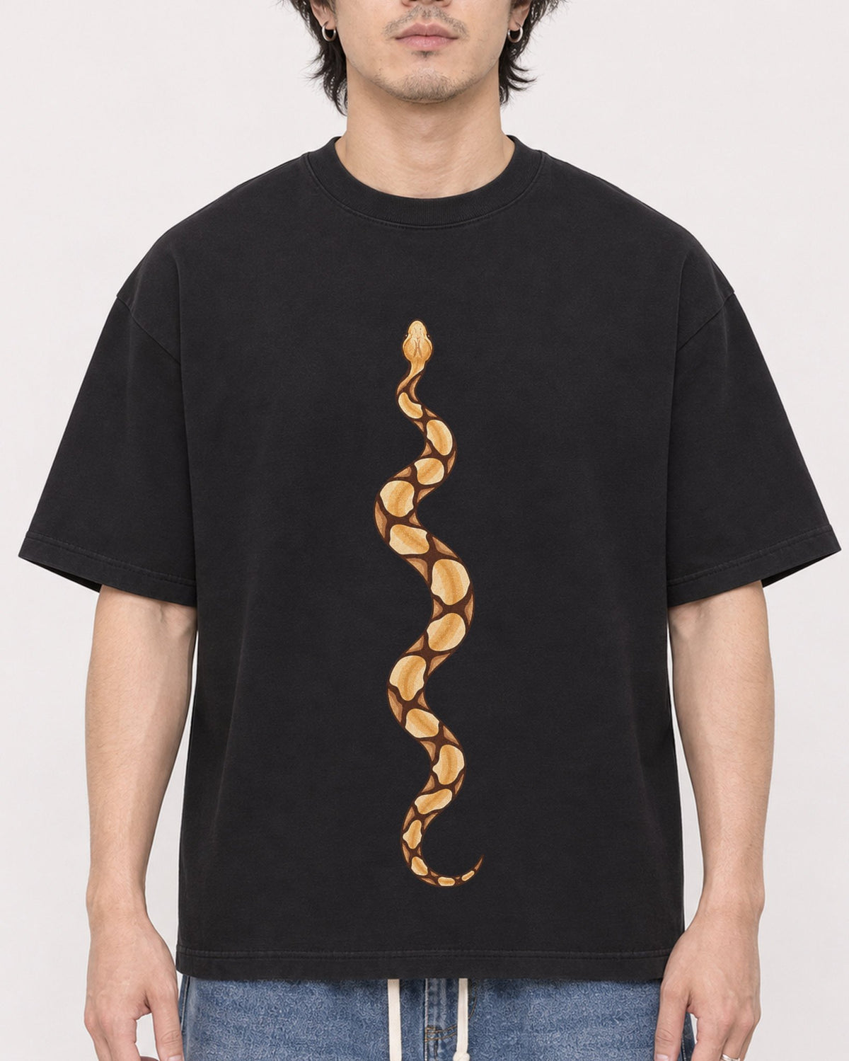 Mockup Boxy Heavyweight Tee Black male close-up 03