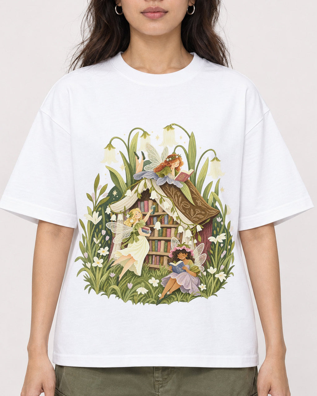 Mockup Boxy Heavyweight Tee White female close-up 02