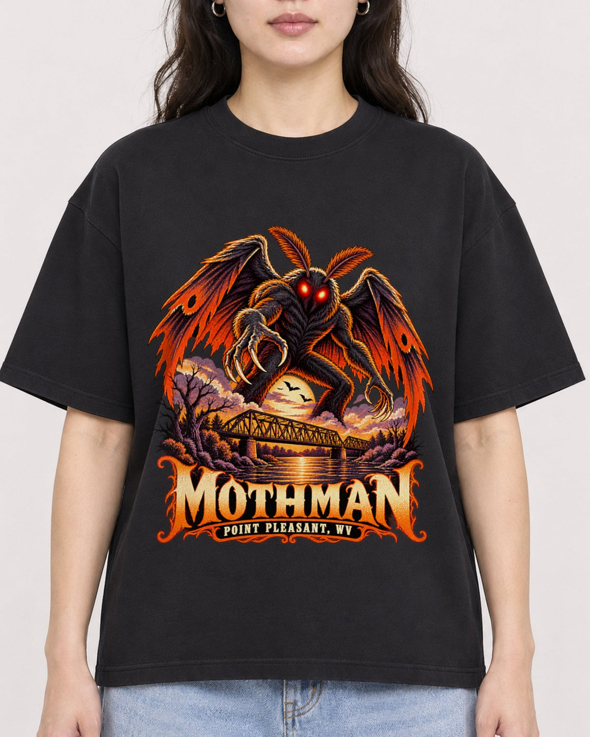 Mockup Boxy Heavyweight Tee Black female close-up 03