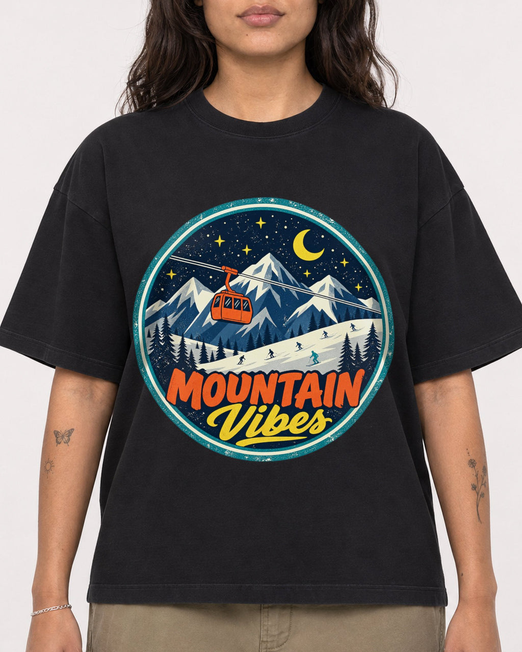 Mockup Boxy Heavyweight Tee Black female close-up 06