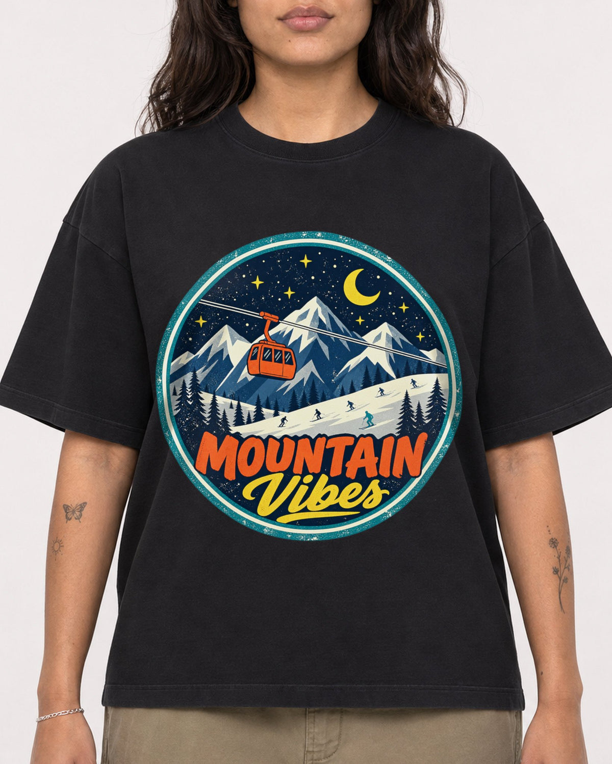 Mockup Boxy Heavyweight Tee Black female close-up 06