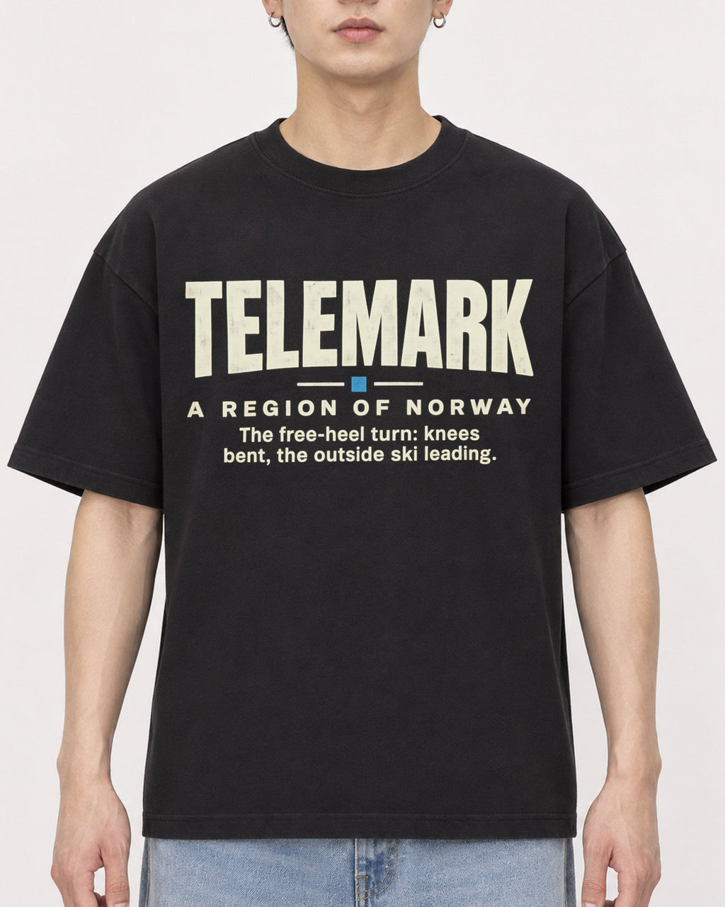 Mockup Boxy Heavyweight Tee Black male close-up 01