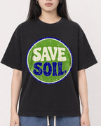Mockup Boxy Heavyweight Tee Black female close-up 01