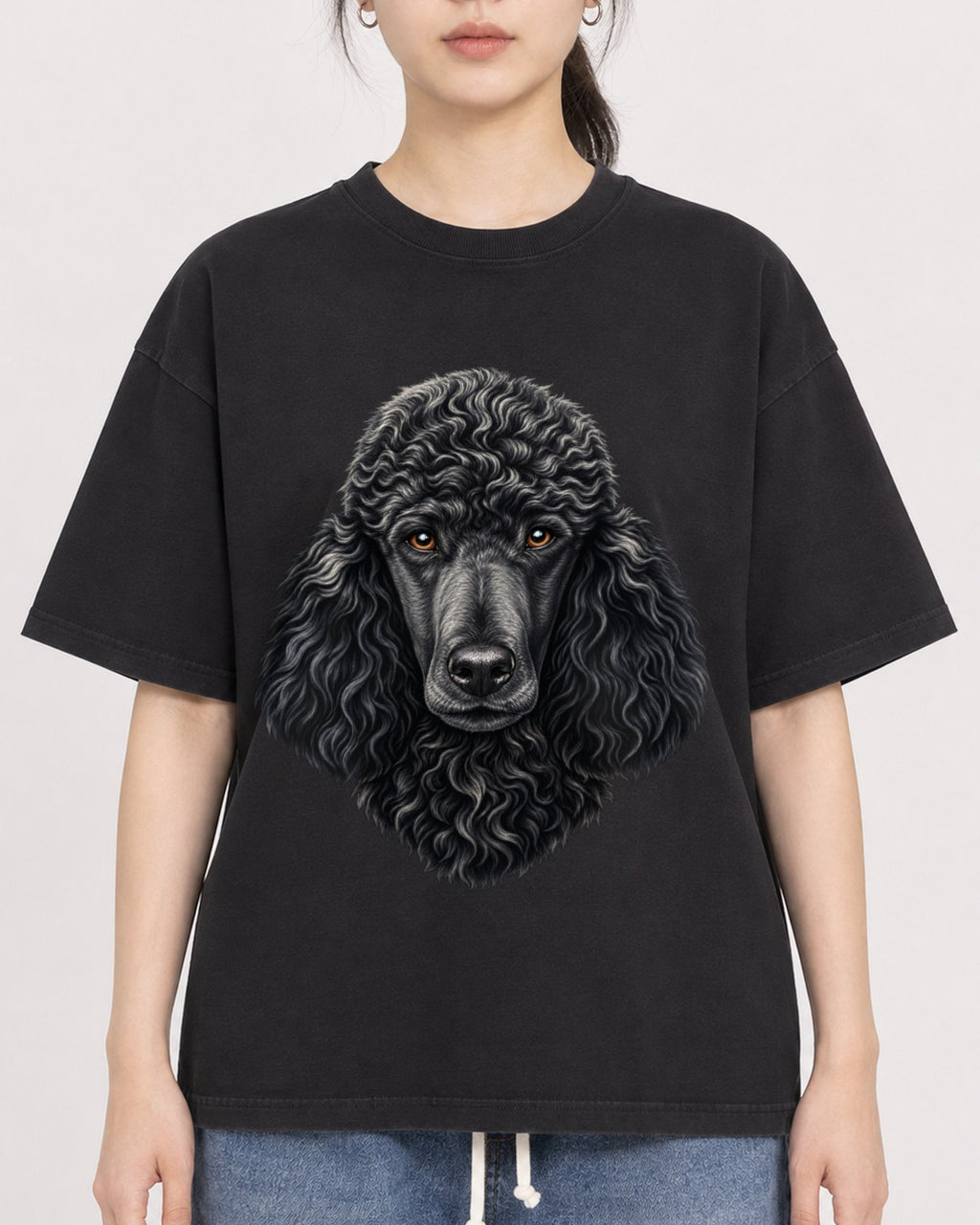 Mockup Boxy Heavyweight Tee Black female close-up 21