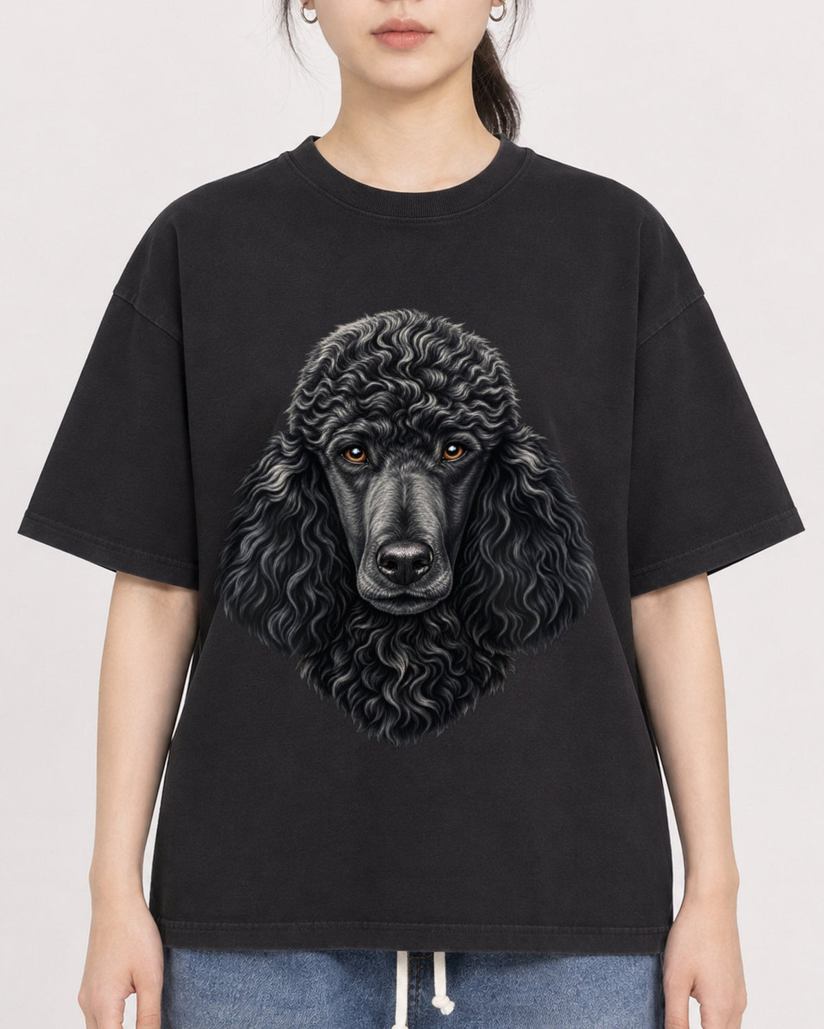 Mockup Boxy Heavyweight Tee Black female close-up 21