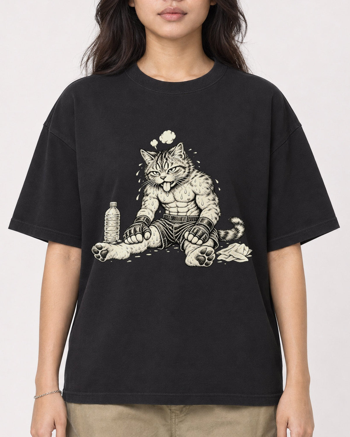 Mockup Boxy Heavyweight Tee Black female close-up 02