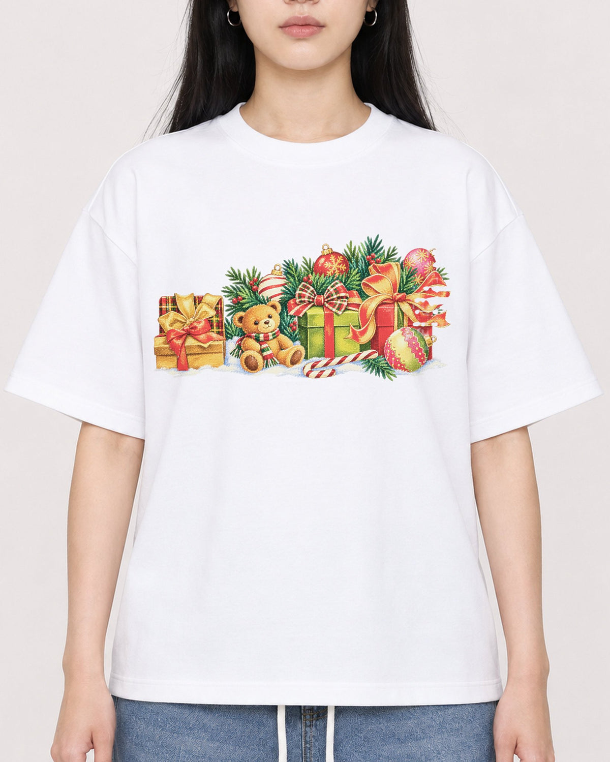 Mockup Boxy Heavyweight Tee White female close-up 01