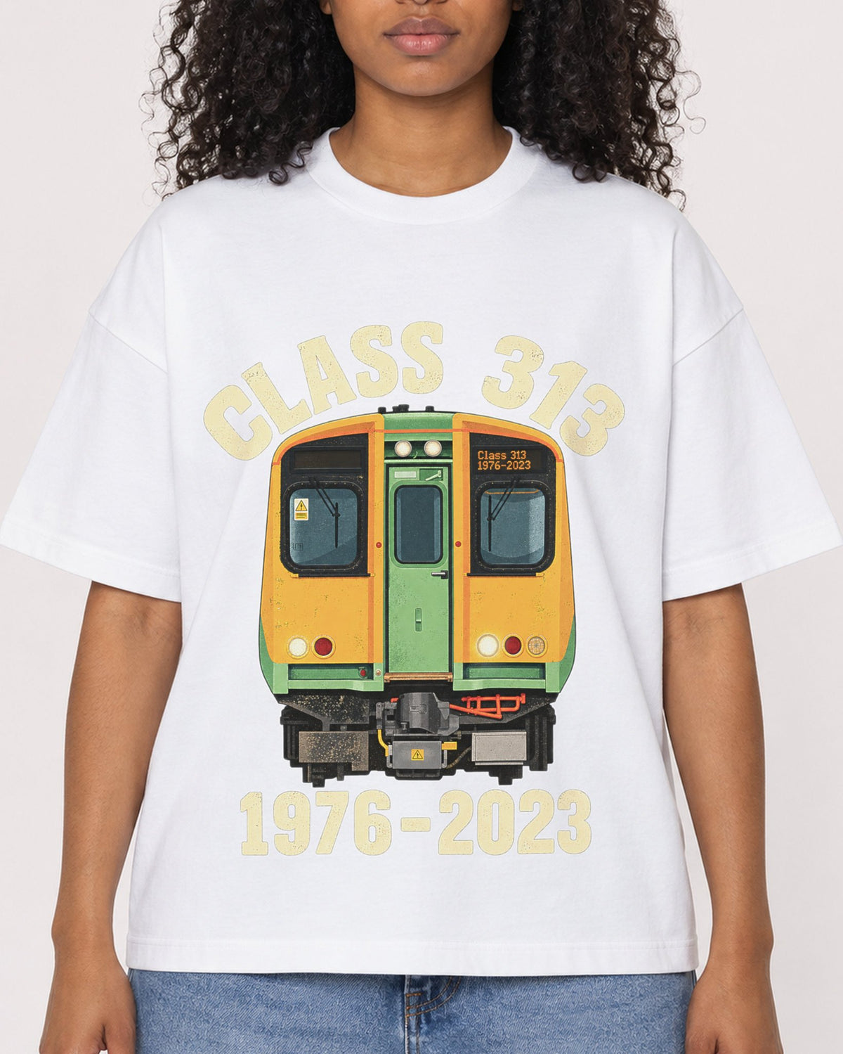 Mockup Boxy Heavyweight Tee White female close-up 05