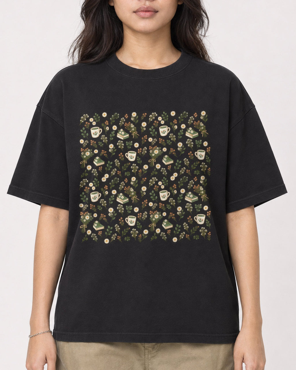 Mockup Boxy Heavyweight Tee Black female close-up 02