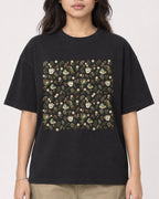 Mockup Boxy Heavyweight Tee Black female close-up 02