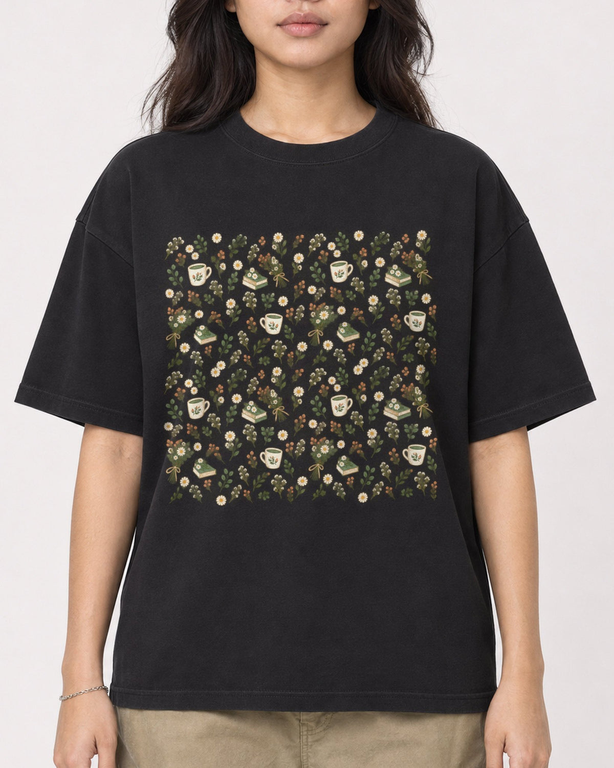 Mockup Boxy Heavyweight Tee Black female close-up 02