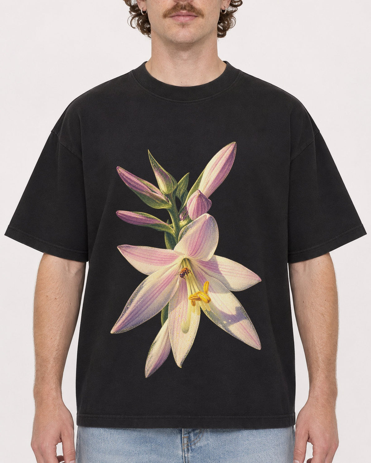 Mockup Boxy Heavyweight Tee Black male close-up 09