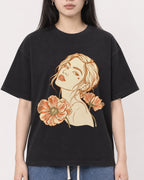 Mockup Boxy Heavyweight Tee Black female close-up 01