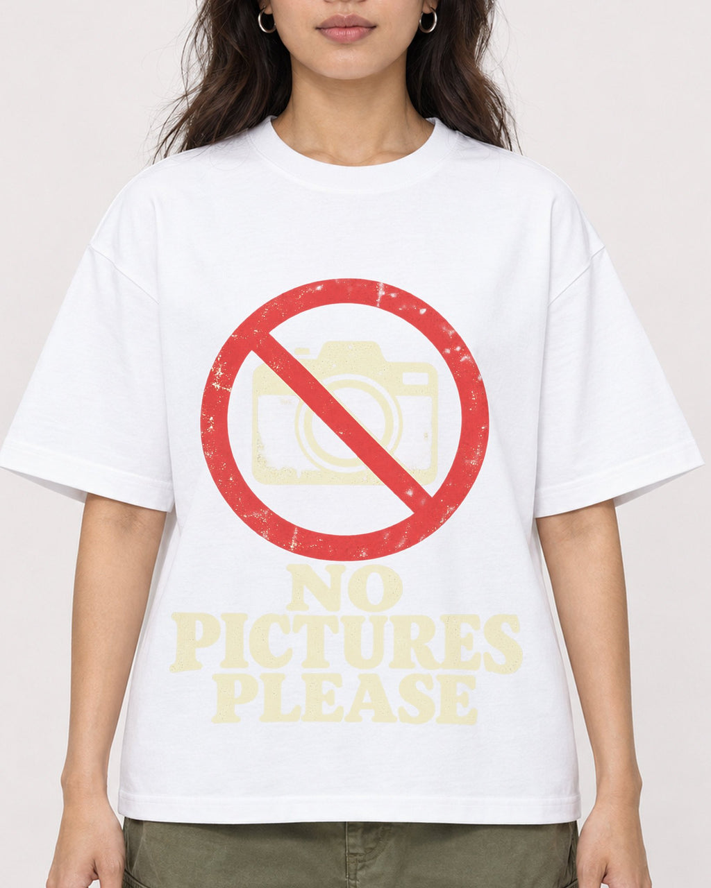 Mockup Boxy Heavyweight Tee White female close-up 02