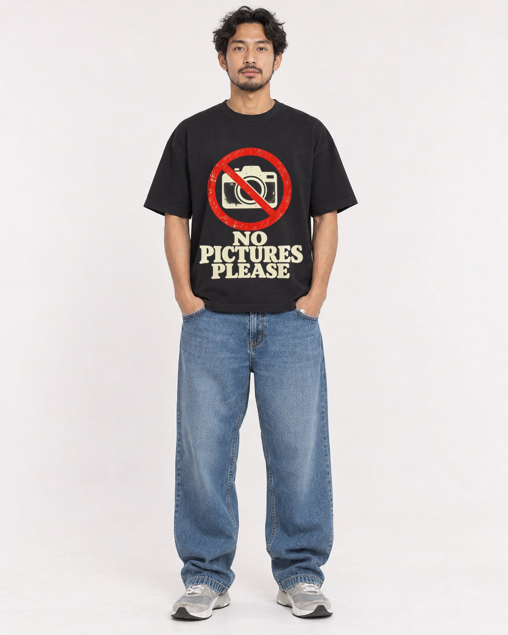 Mockup Boxy Heavyweight Tee Black male full-body 02