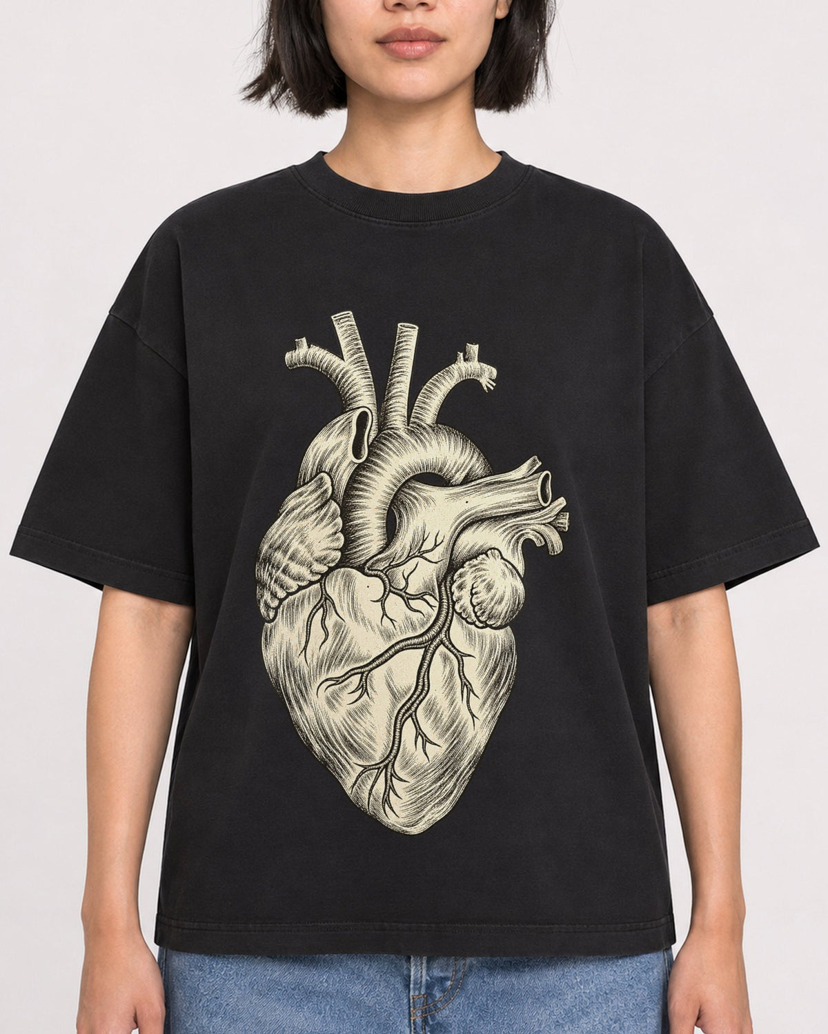 Mockup Boxy Heavyweight Tee Black female close-up 32