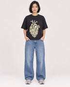 Mockup Boxy Heavyweight Tee Black female full-body 32