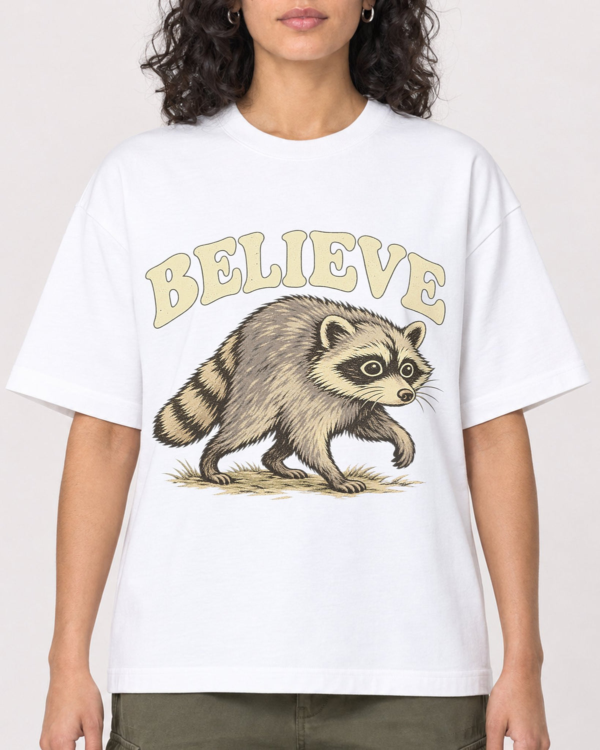 Mockup Boxy Heavyweight Tee White female close-up 27