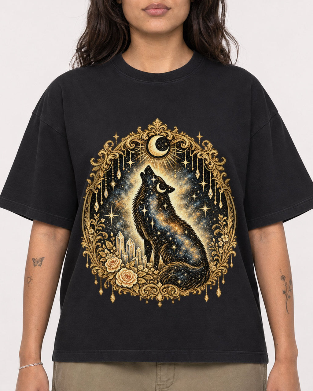 Mockup Boxy Heavyweight Tee Black female close-up 06