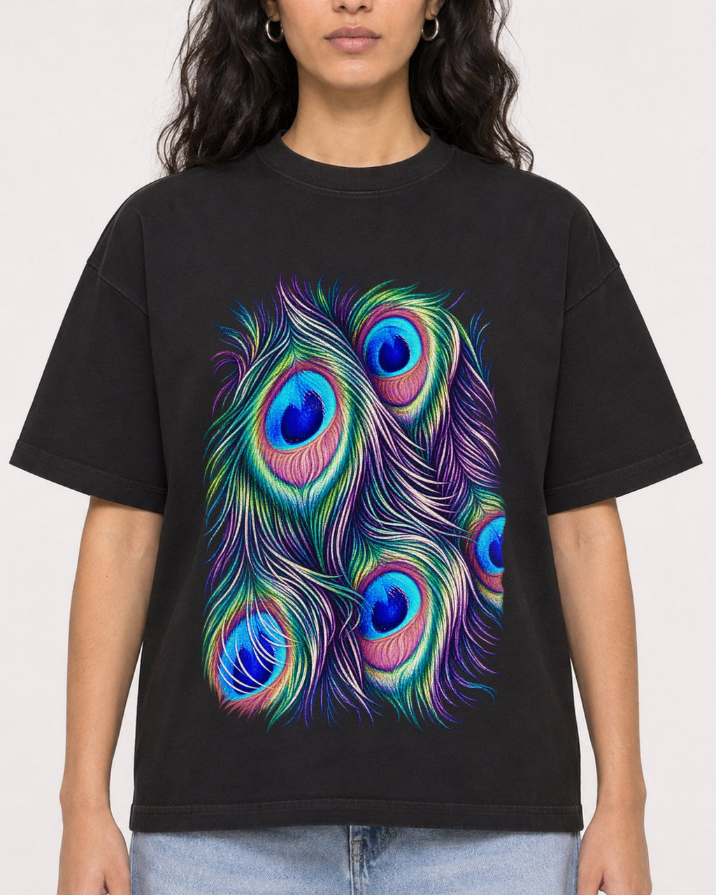 Mockup Boxy Heavyweight Tee Black female close-up 07