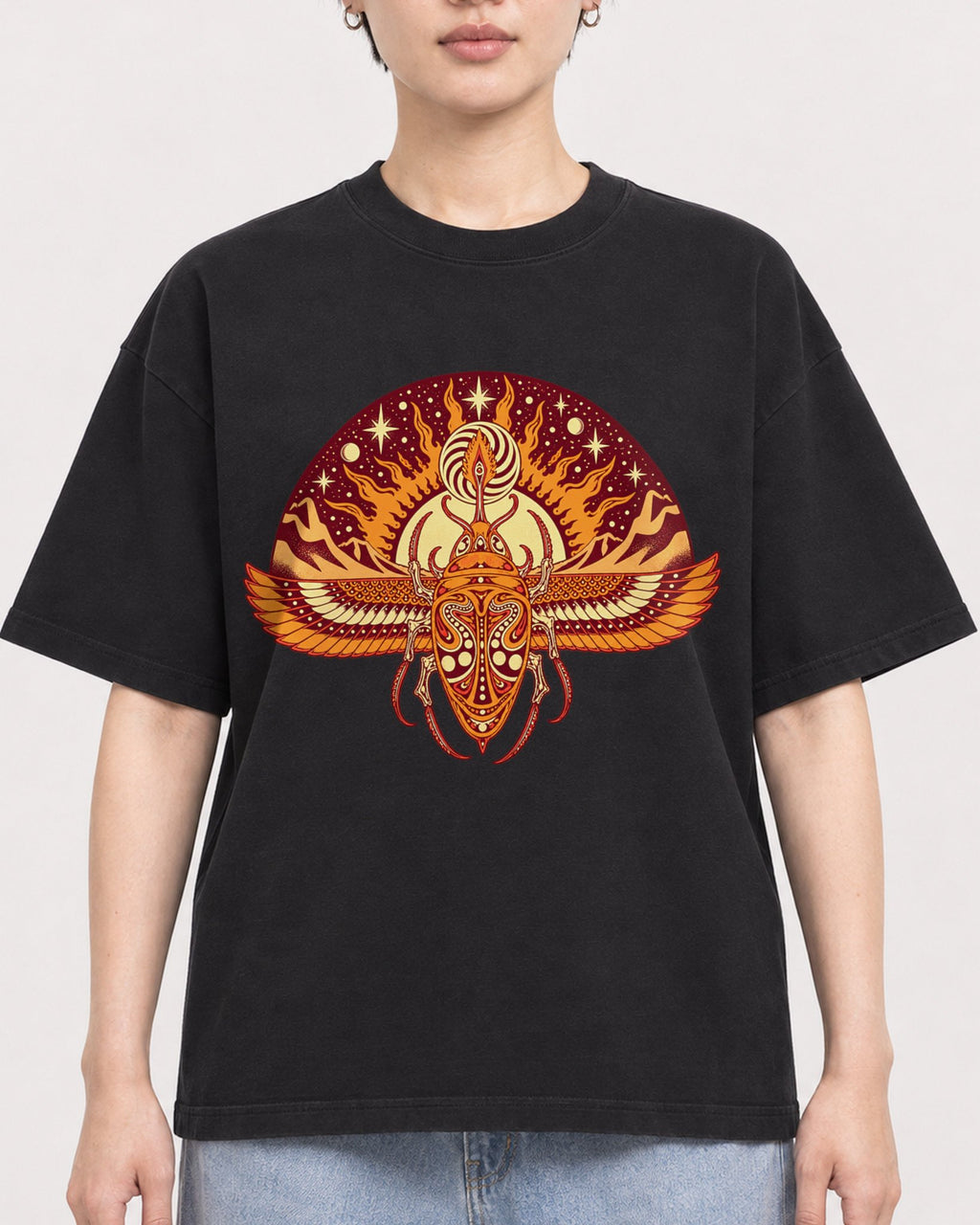 Mockup Boxy Heavyweight Tee Black female close-up 23