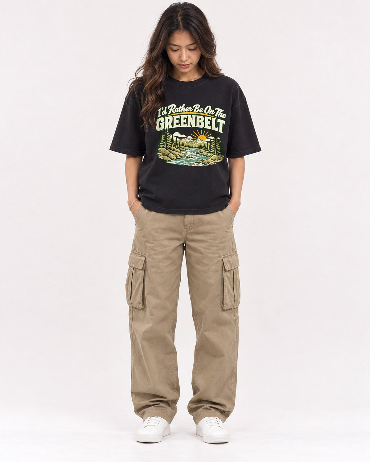 Mockup Boxy Heavyweight Tee Black female full-body 02
