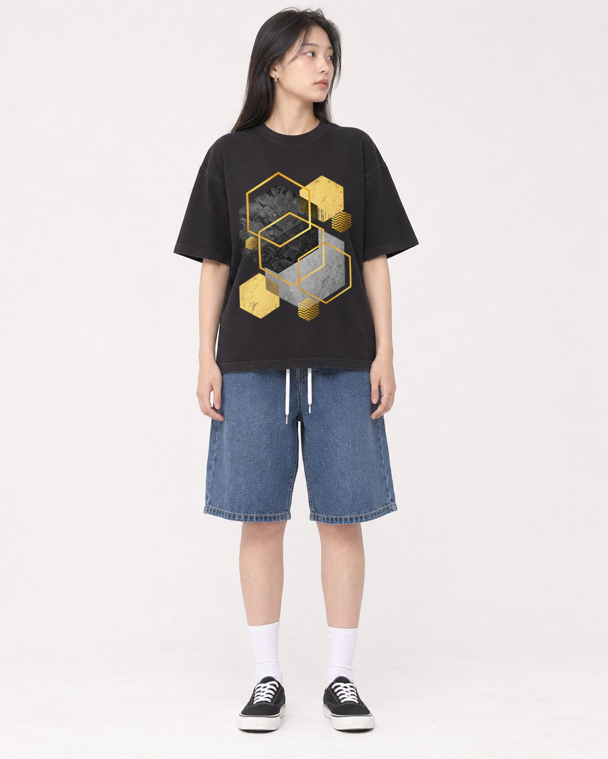 Mockup Boxy Heavyweight Tee Black female full-body 01