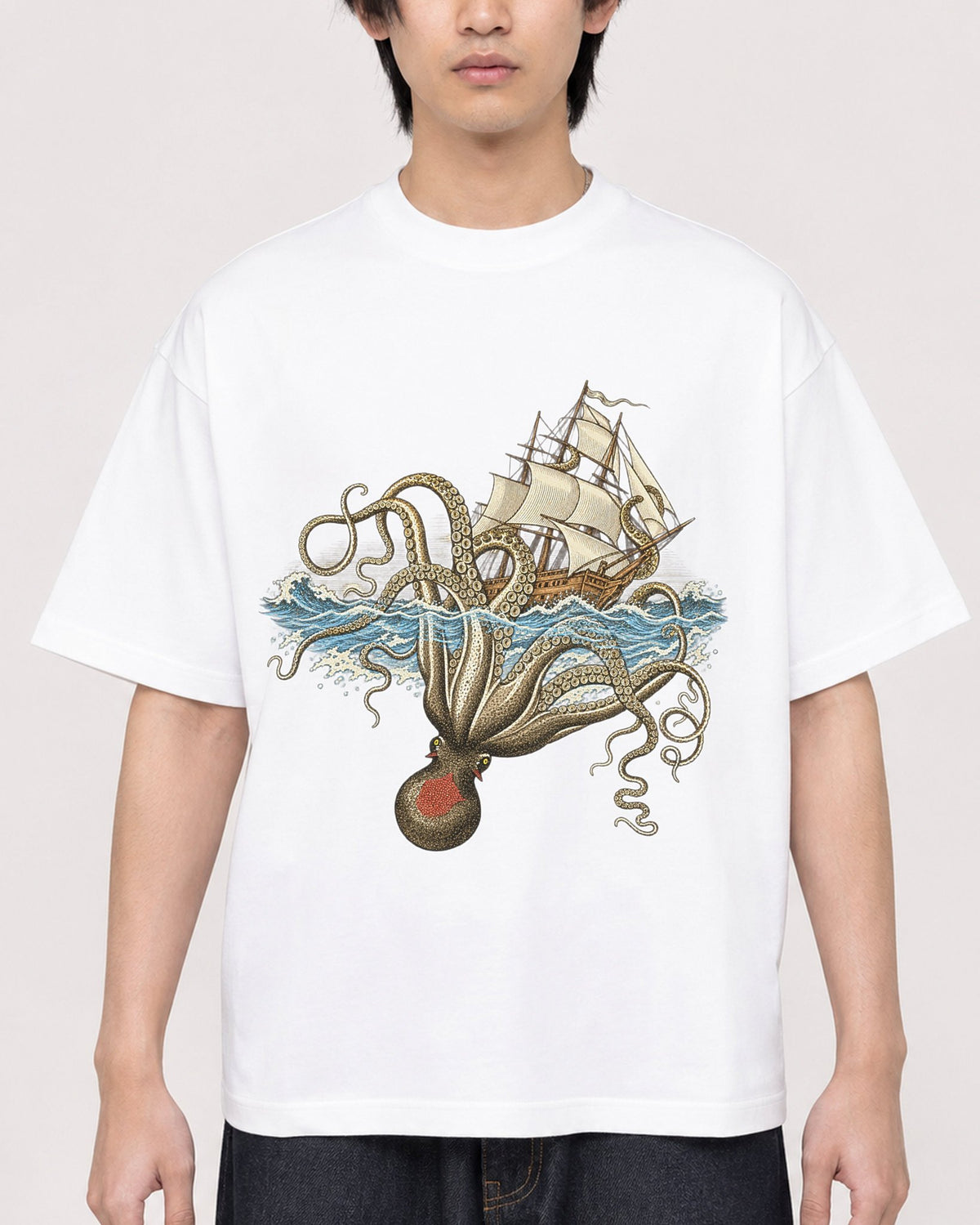 Mockup Boxy Heavyweight Tee White male close-up 11