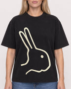 Mockup Boxy Heavyweight Tee Black female close-up 08