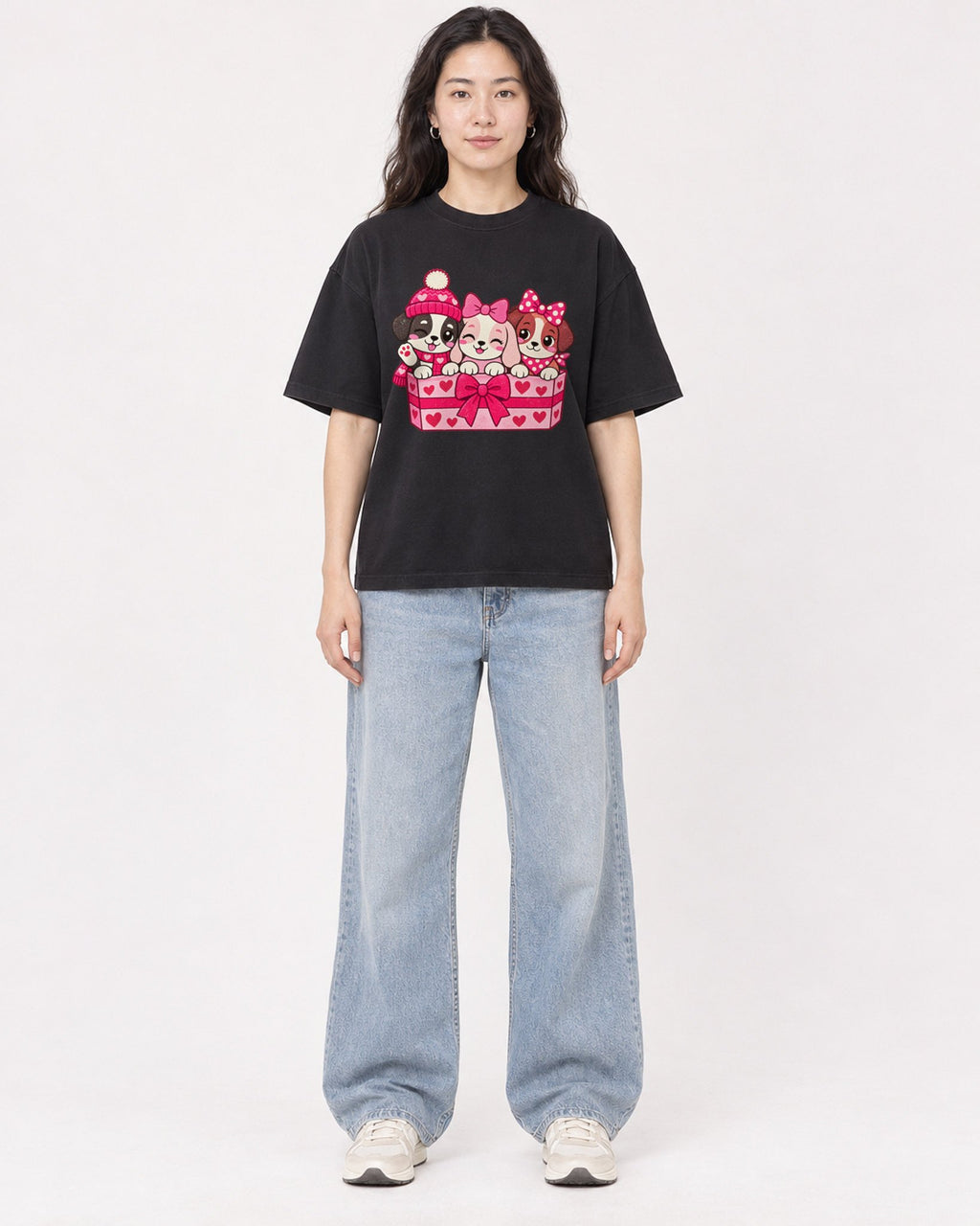 Mockup Boxy Heavyweight Tee Black female full-body 03