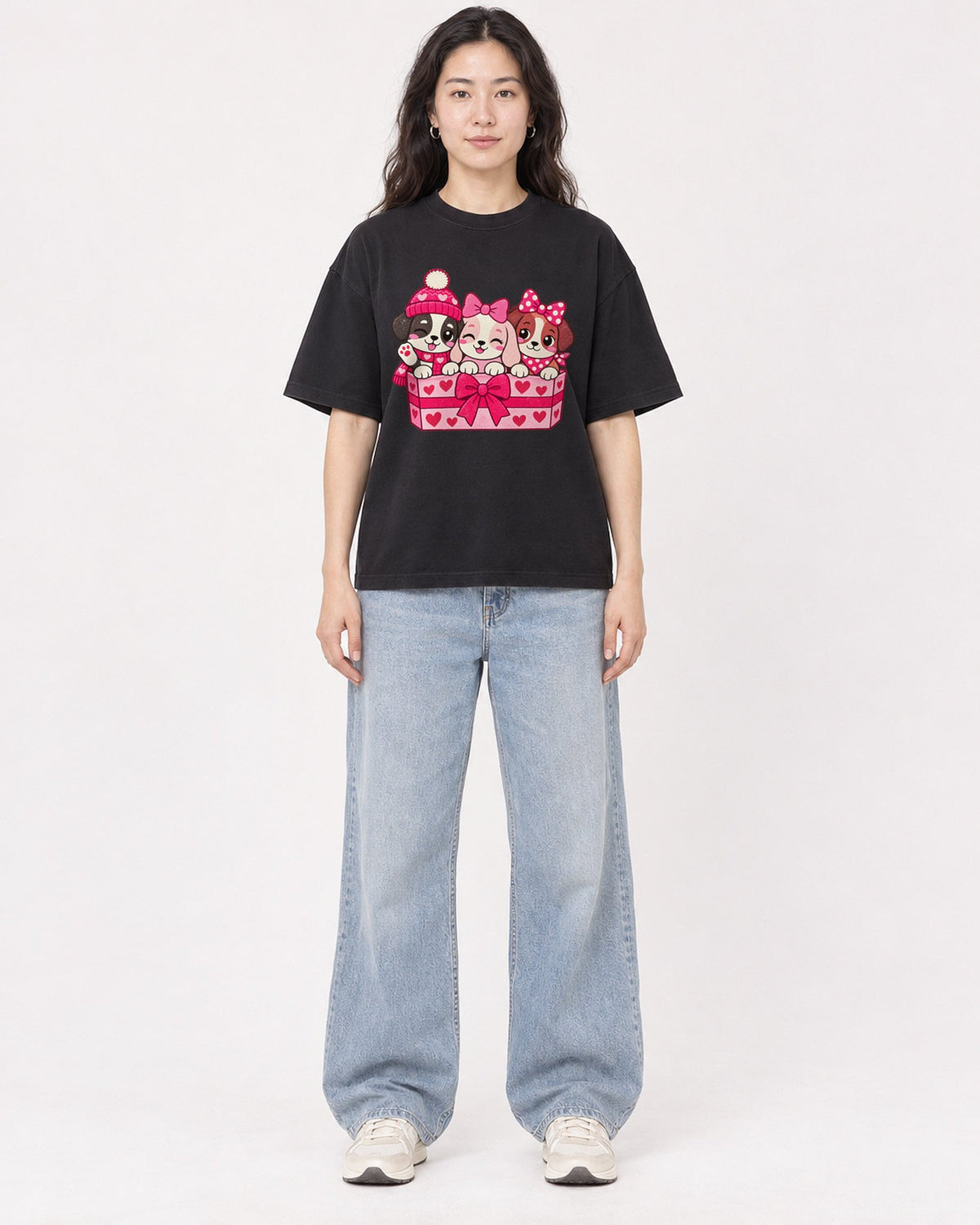 Mockup Boxy Heavyweight Tee Black female full-body 03