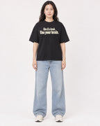 Mockup Boxy Heavyweight Tee Black female full-body 03