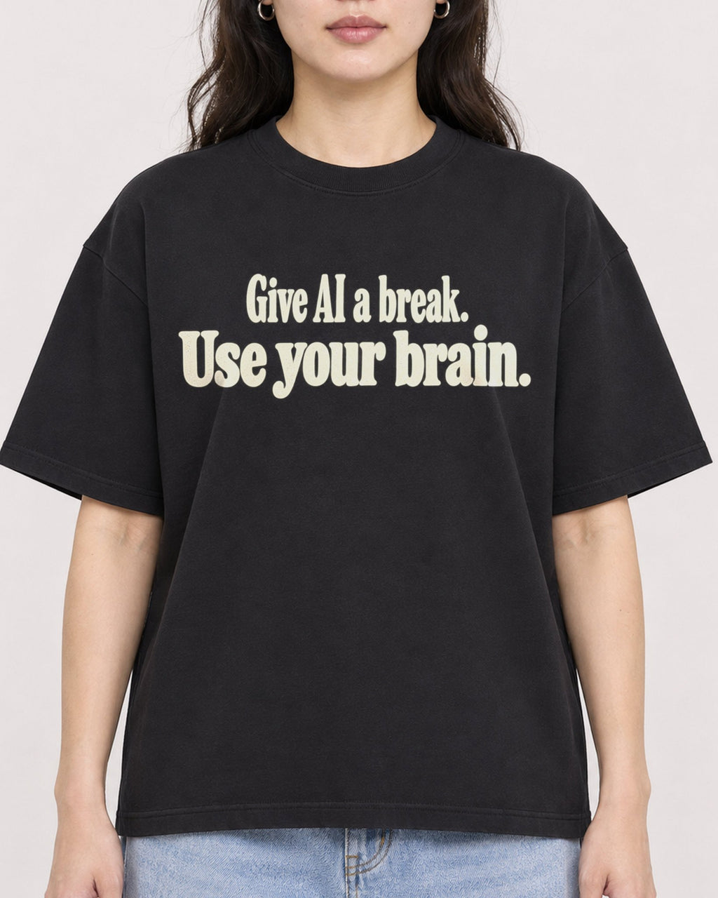 Mockup Boxy Heavyweight Tee Black female close-up 03