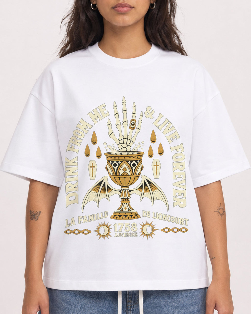 Mockup Boxy Heavyweight Tee White female close-up 06