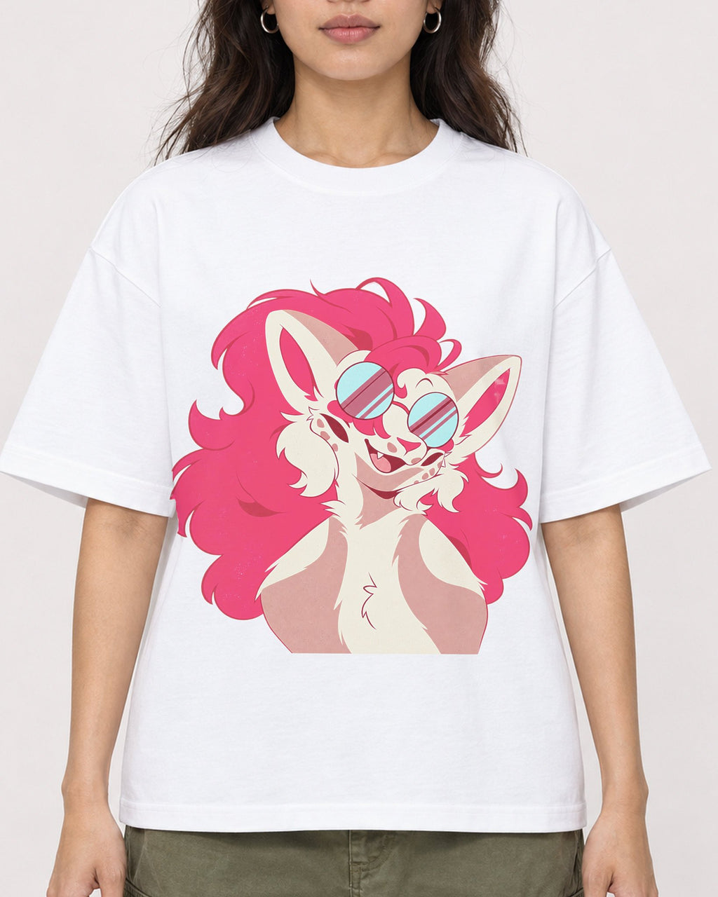 Mockup Boxy Heavyweight Tee White female close-up 02