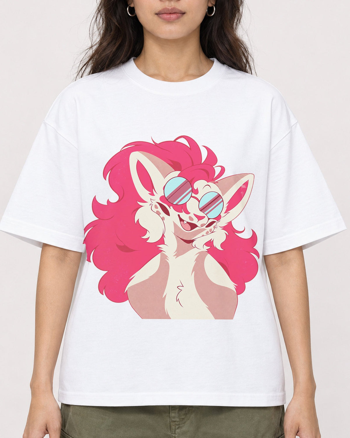 Mockup Boxy Heavyweight Tee White female close-up 02