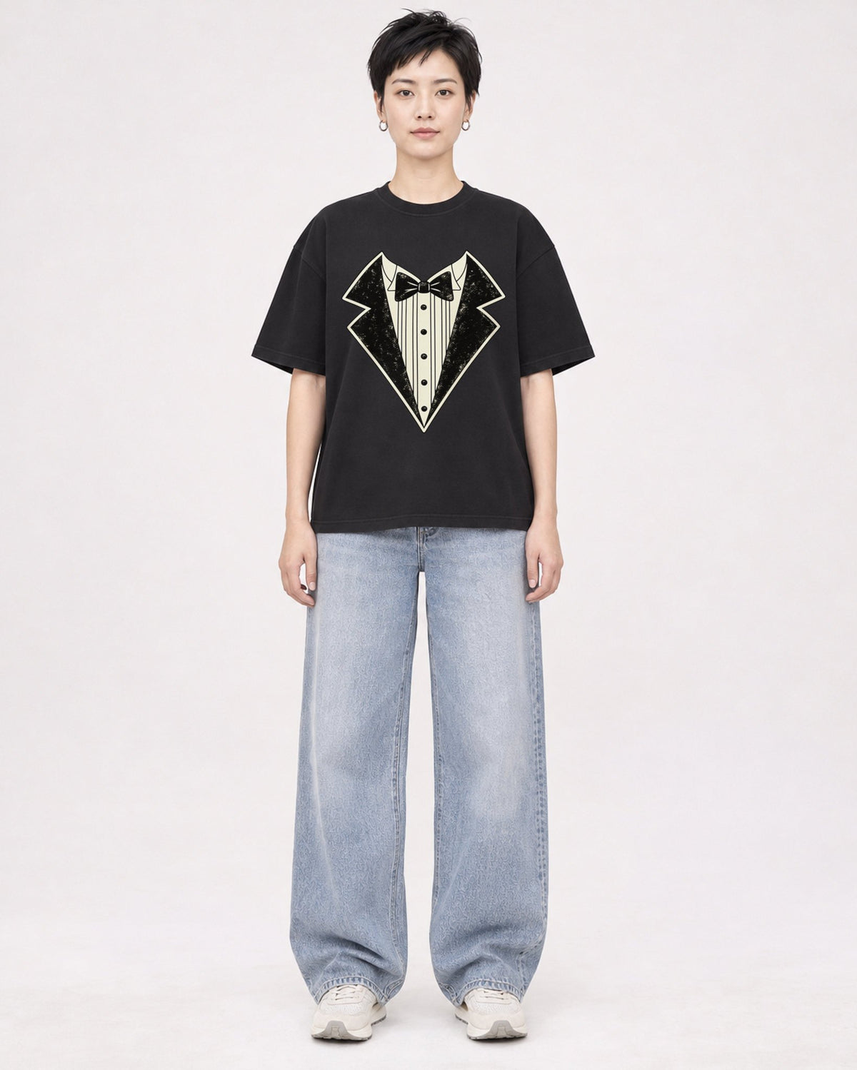 Mockup Boxy Heavyweight Tee Black female full-body 23