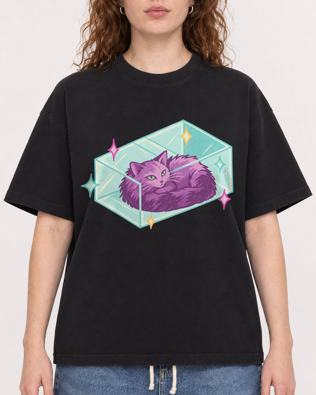 Mockup Boxy Heavyweight Tee Black female close-up 09