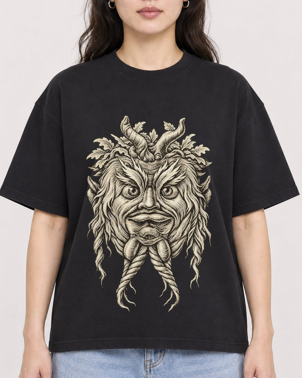 Mockup Boxy Heavyweight Tee Black female close-up 03