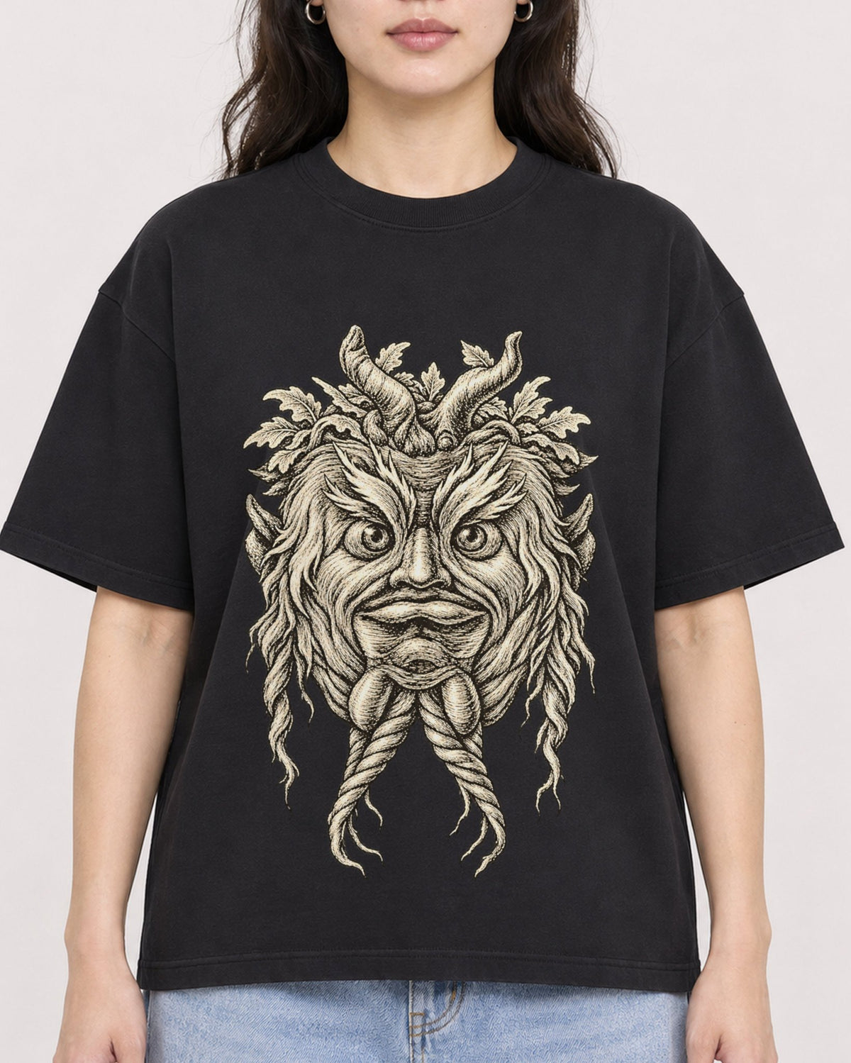 Mockup Boxy Heavyweight Tee Black female close-up 03