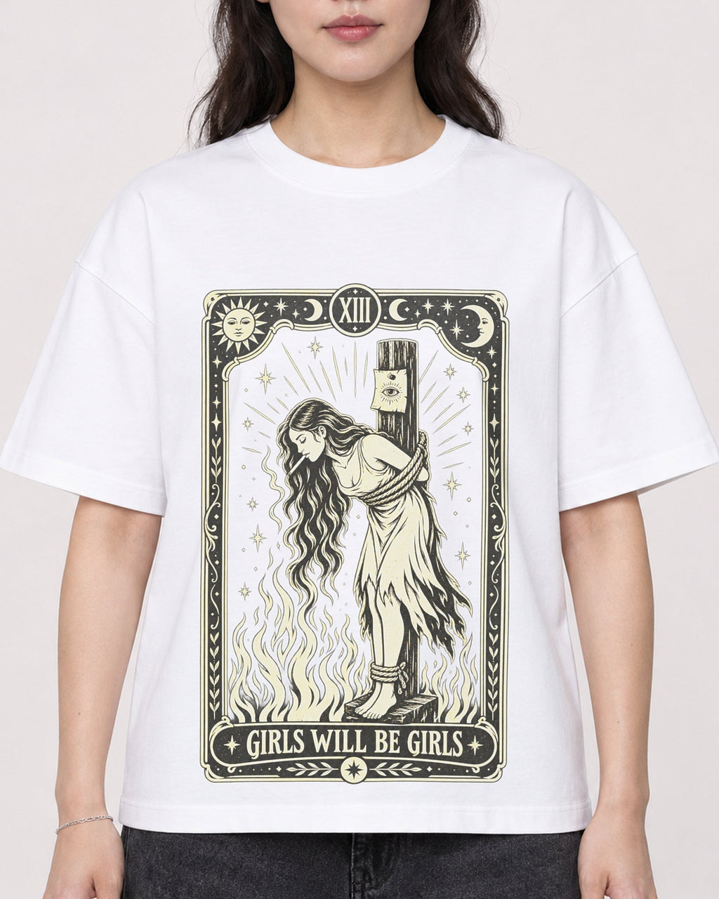 Mockup Boxy Heavyweight Tee White female close-up 03