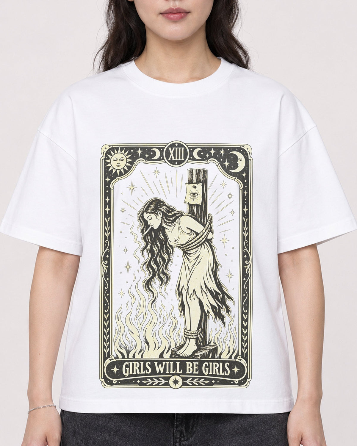 Mockup Boxy Heavyweight Tee White female close-up 03