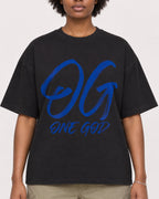 Mockup Boxy Heavyweight Tee Black female close-up 14