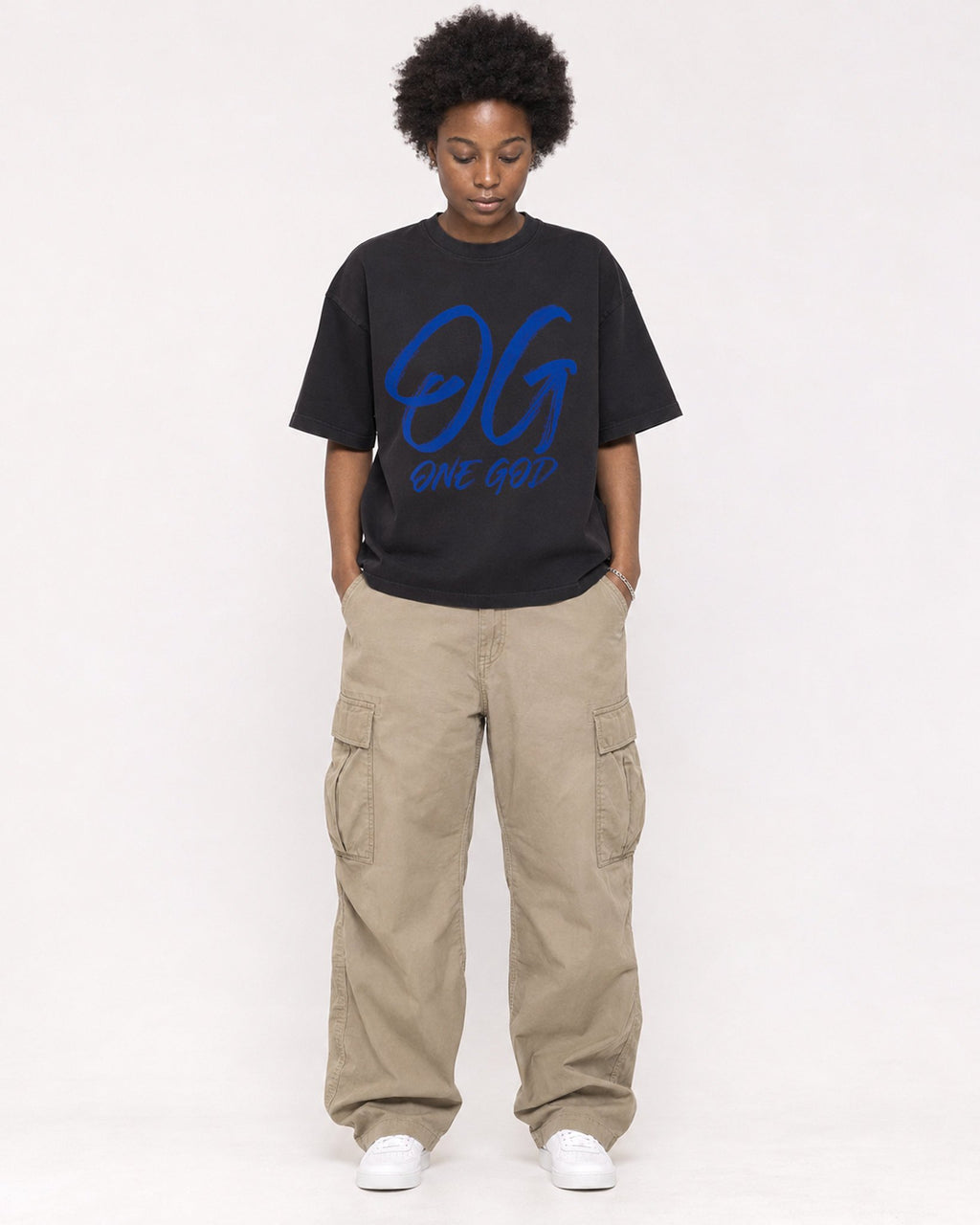 Mockup Boxy Heavyweight Tee Black female full-body 14